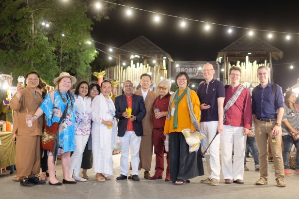 Group Picture at the Ayutthaya Night marker