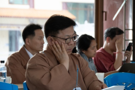 Master Beobkyung Kim listening intently to the other talks