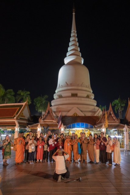 Group Photo at Wat Phra Sri Mahathat Woramahawihan